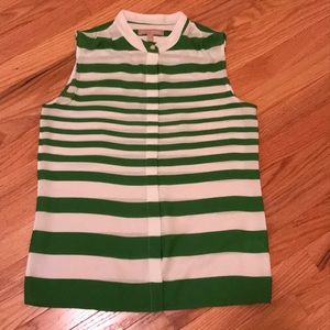 Classic and cool Banana Republic summer top 💚